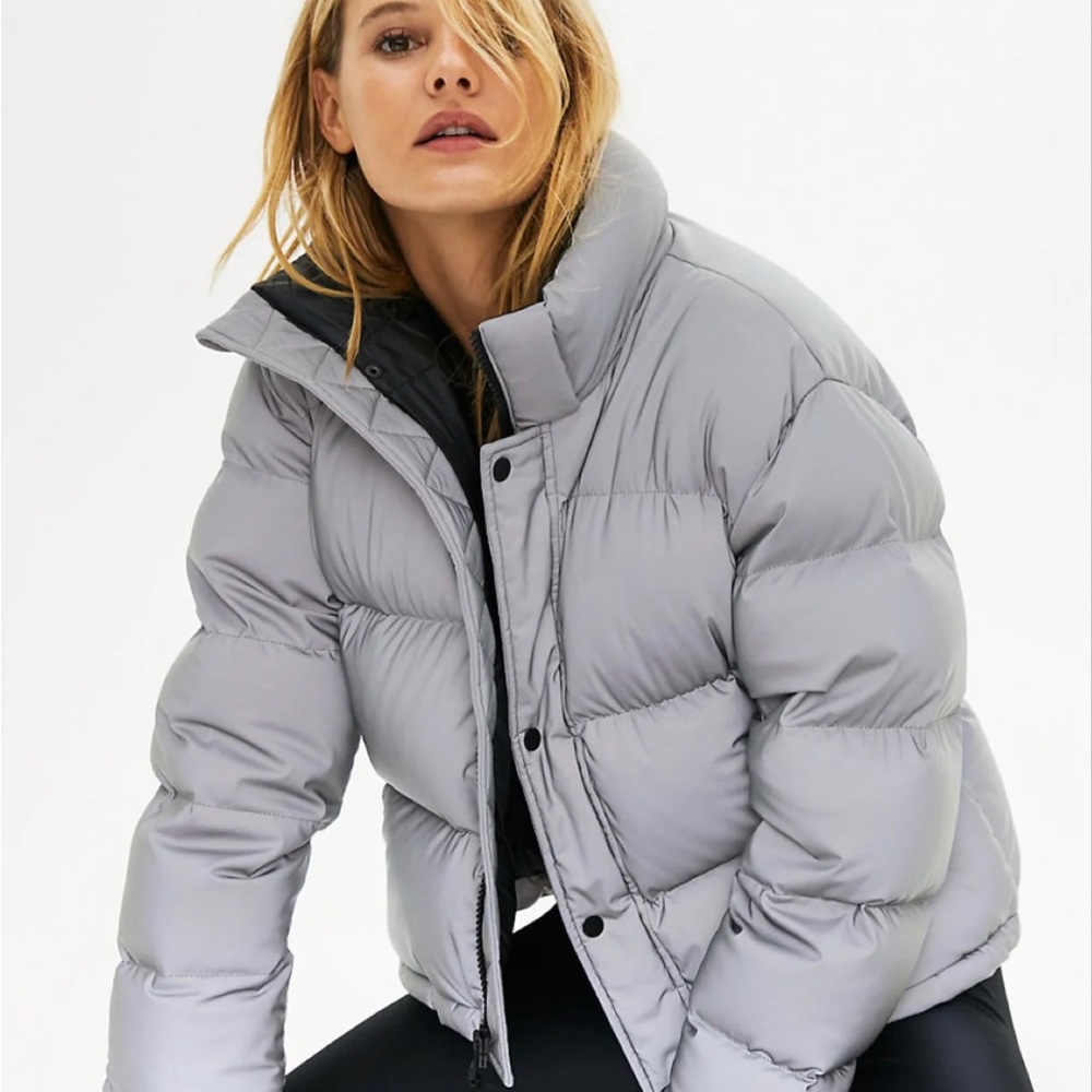Aritzia Super Puff™ Shorty
Short reflective goose-down puffer jacket
